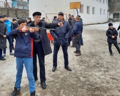 В МКОУ «Бежтинская СОШ» состоялась встреча учащихся юных друзей пограничников (ЮДП) с пограничниками погранзаставы в н.п. «Хашархота» пограничной управлении УФСБ России по РД