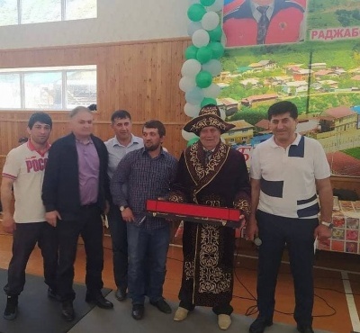 В селе Бежта на базе спорткомплекса им Р.А. Алигаджиева прошел юношеский турнир по вольной борьбе на призы Музгара Раджабова