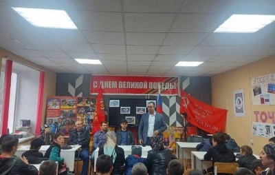 На базе Бежтинской СОШ состоялась встреча школьников с прославленным спортсменом