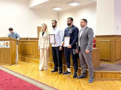 Усману Гусейнову вручили благодарственное письмо