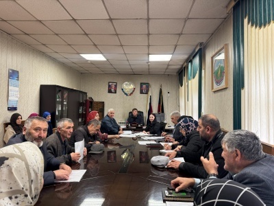 В Бежтинском участке прошло совещание у главы с участием работников Управления образования и директоров школ