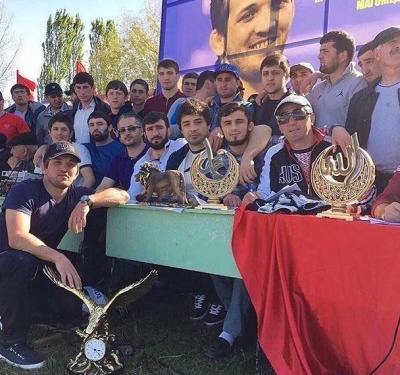 Турнир по вольной борьбе среди юношей и взрослых на призы чемпиона мира Заслуженного мастера спорта России М. Курбаналиева прошел в сел. Качалай Бабаюртовского района