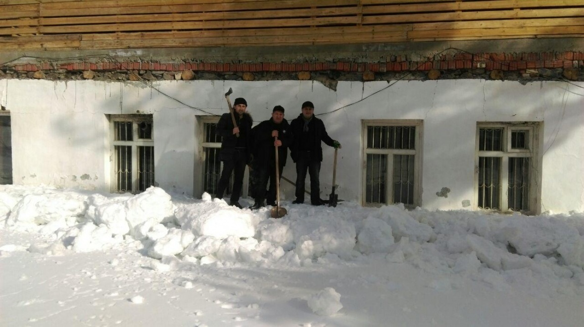 Сотрудники администрации МО «Бежтинского участка» организовали очередной субботник