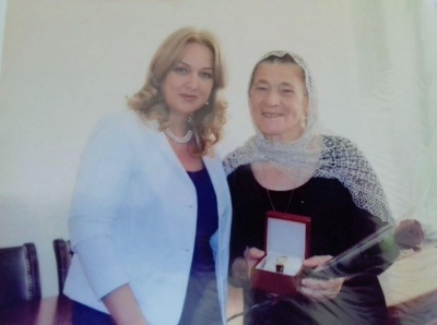 в Министерстве культуры РД Халисат Гамидовне вручили именные часы Главы Республики Дагестан